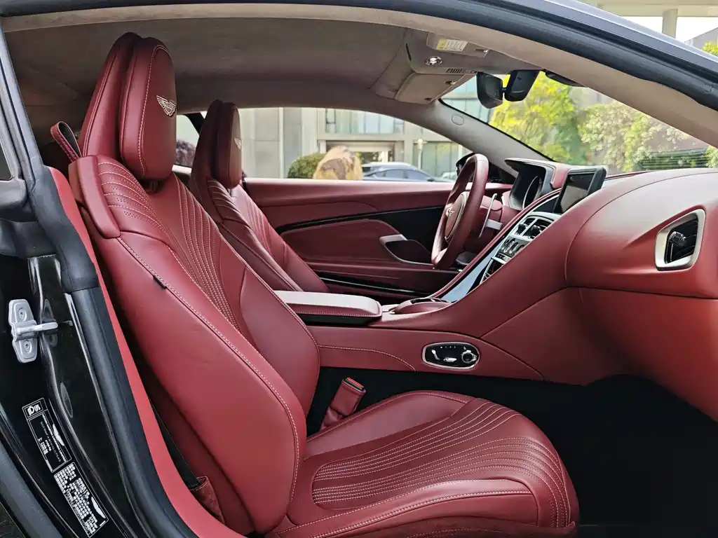 Aston Martin DB11