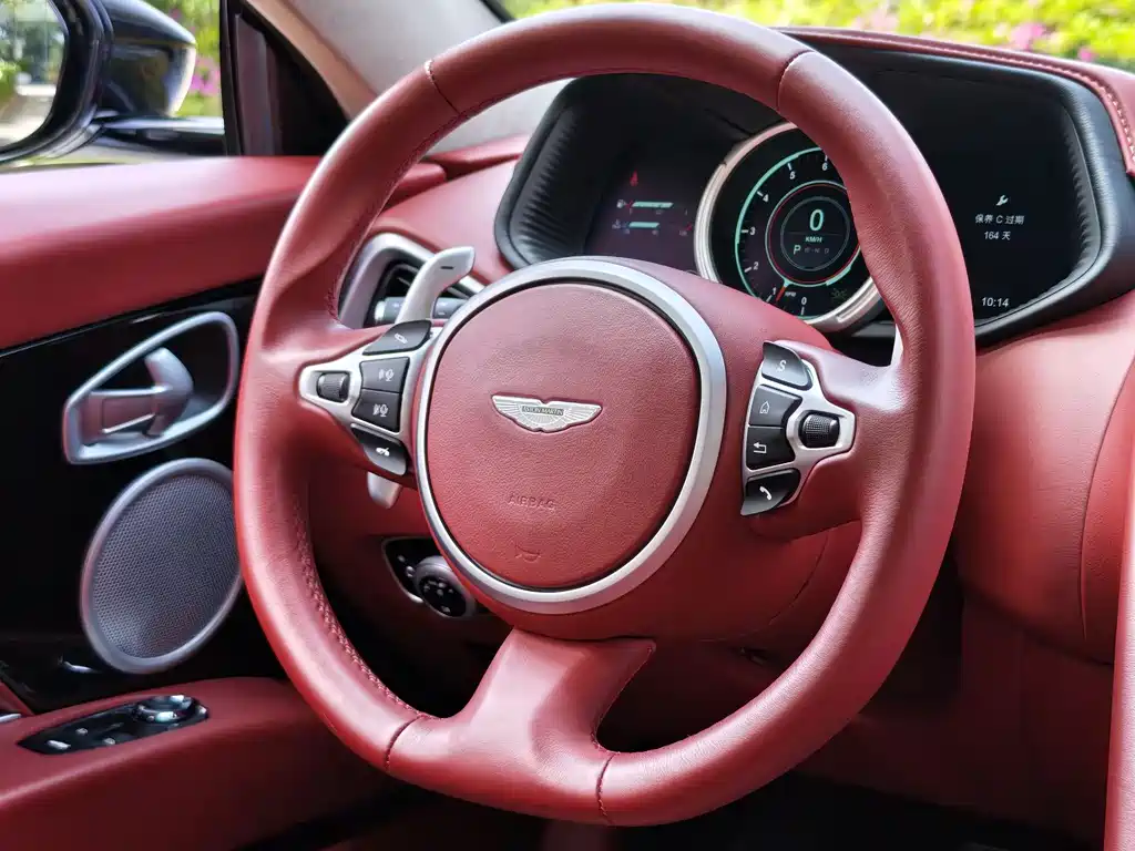 Aston Martin DB11