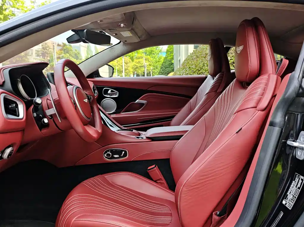 Aston Martin DB11