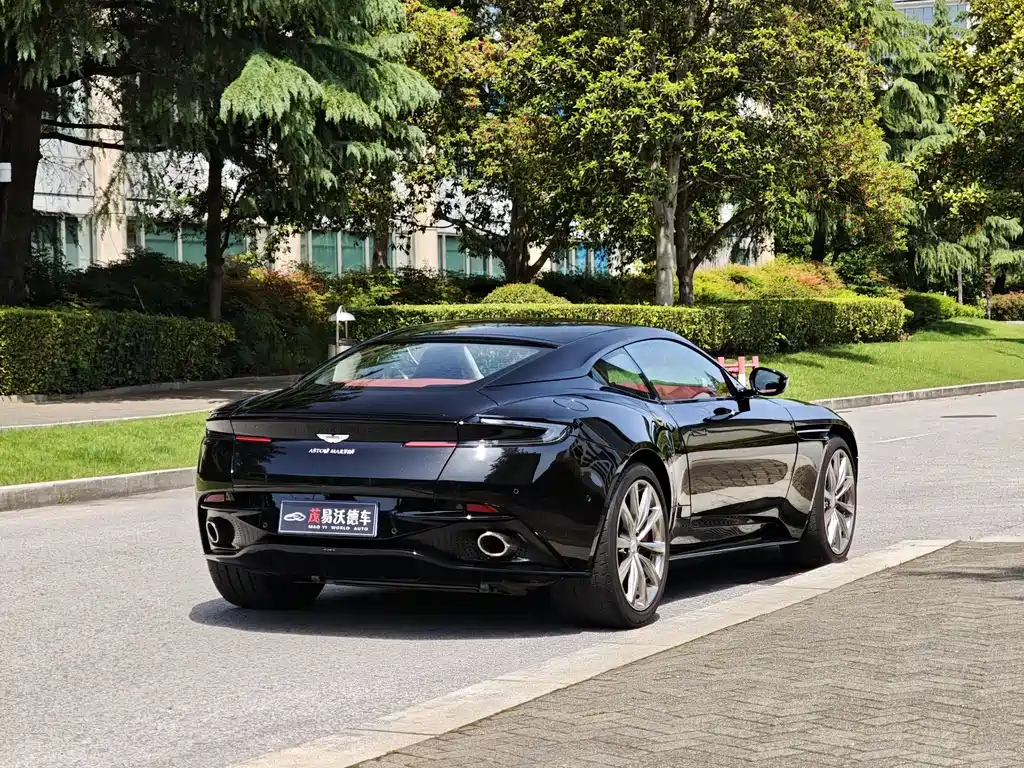 Aston Martin DB11