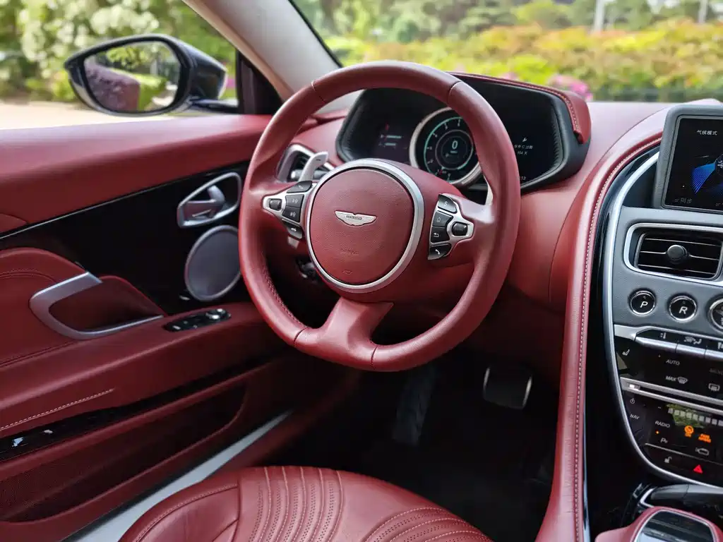 Aston Martin DB11
