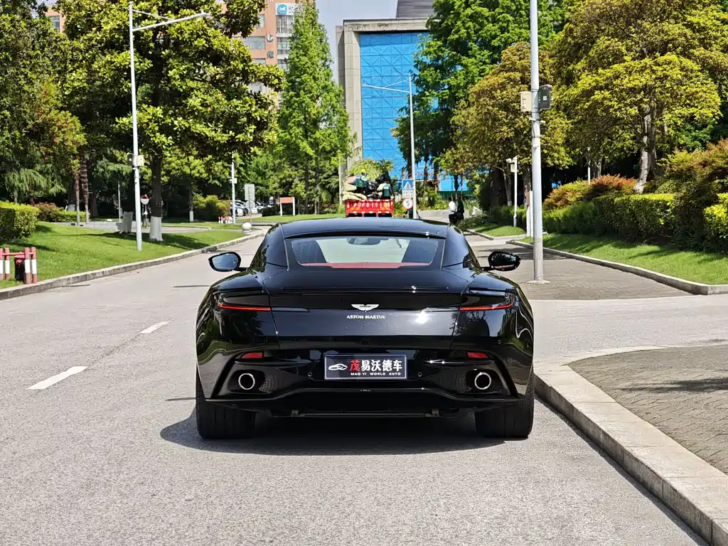 Aston Martin DB11