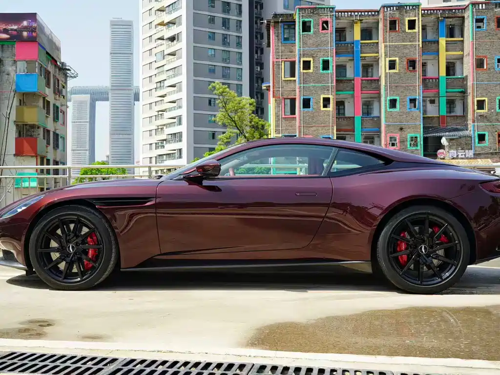 Aston Martin DB11