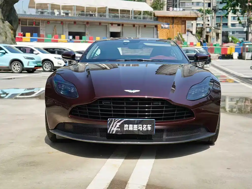 Aston Martin DB11