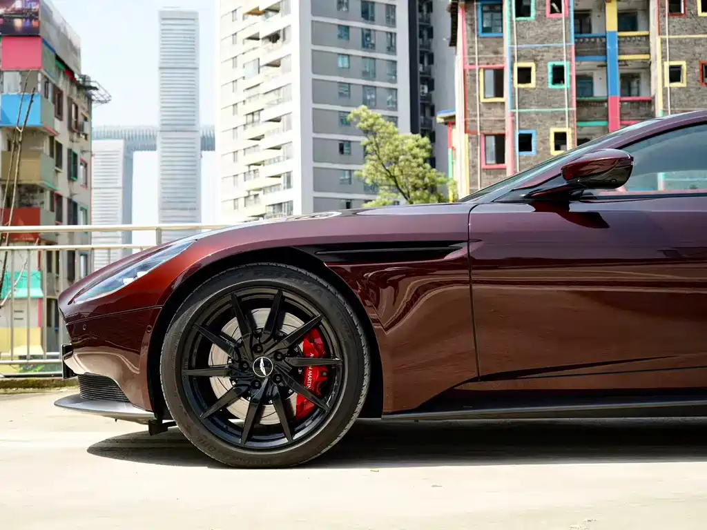 Aston Martin DB11
