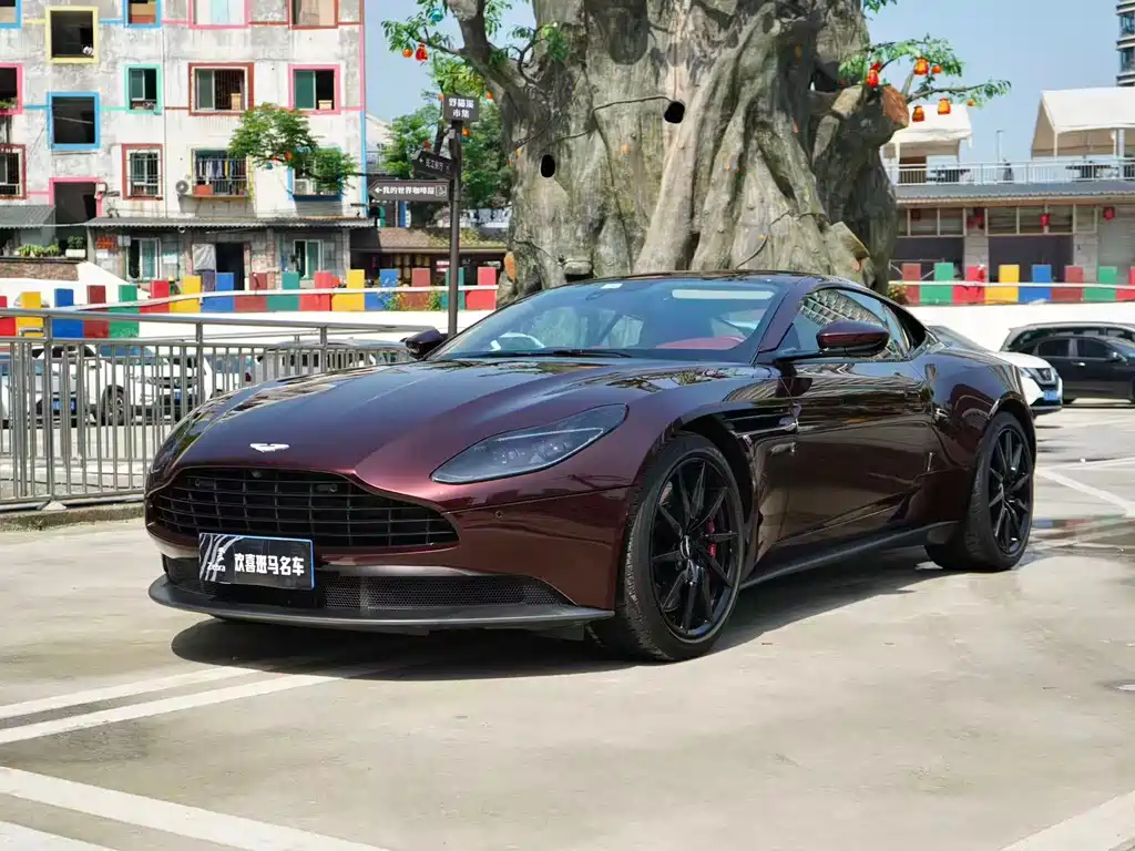 Aston Martin DB11