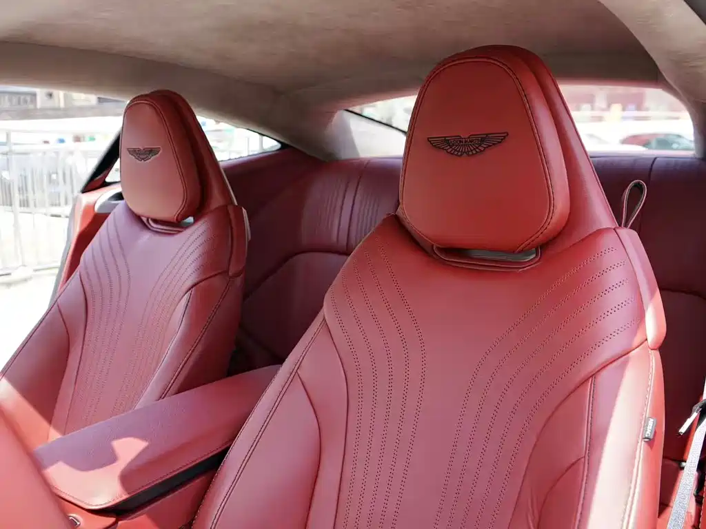 Aston Martin DB11