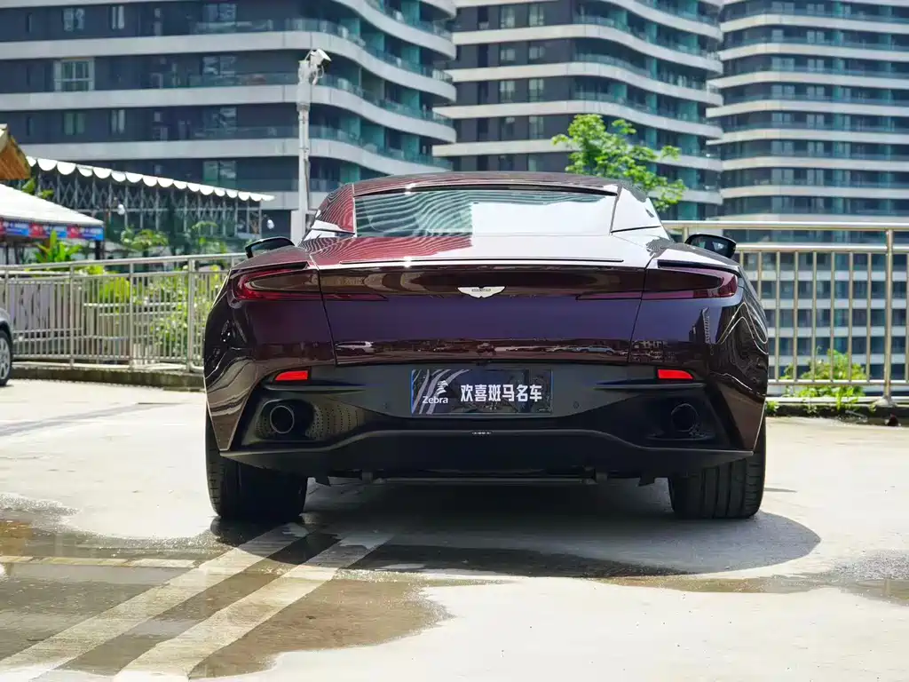 Aston Martin DB11