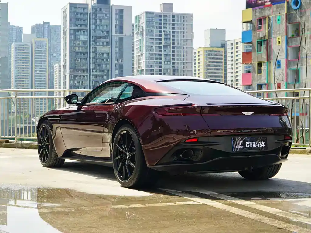 Aston Martin DB11