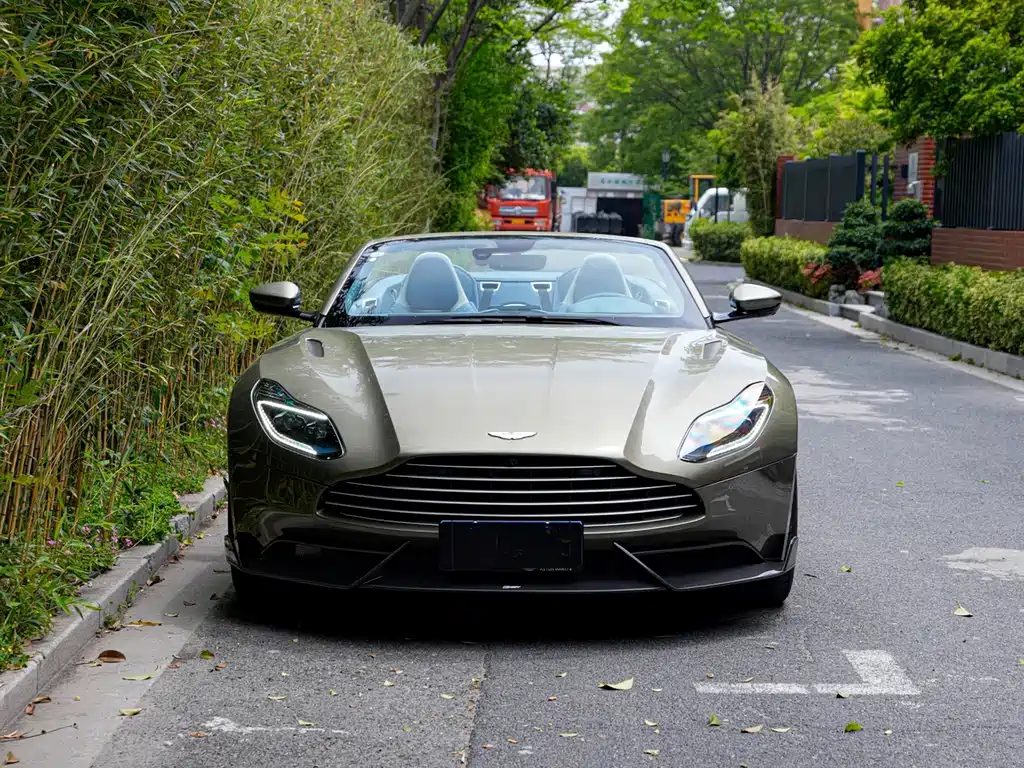 Aston Martin DB11