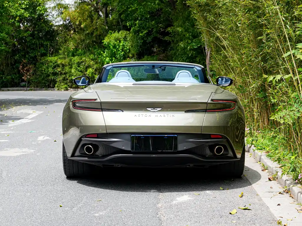 Aston Martin DB11