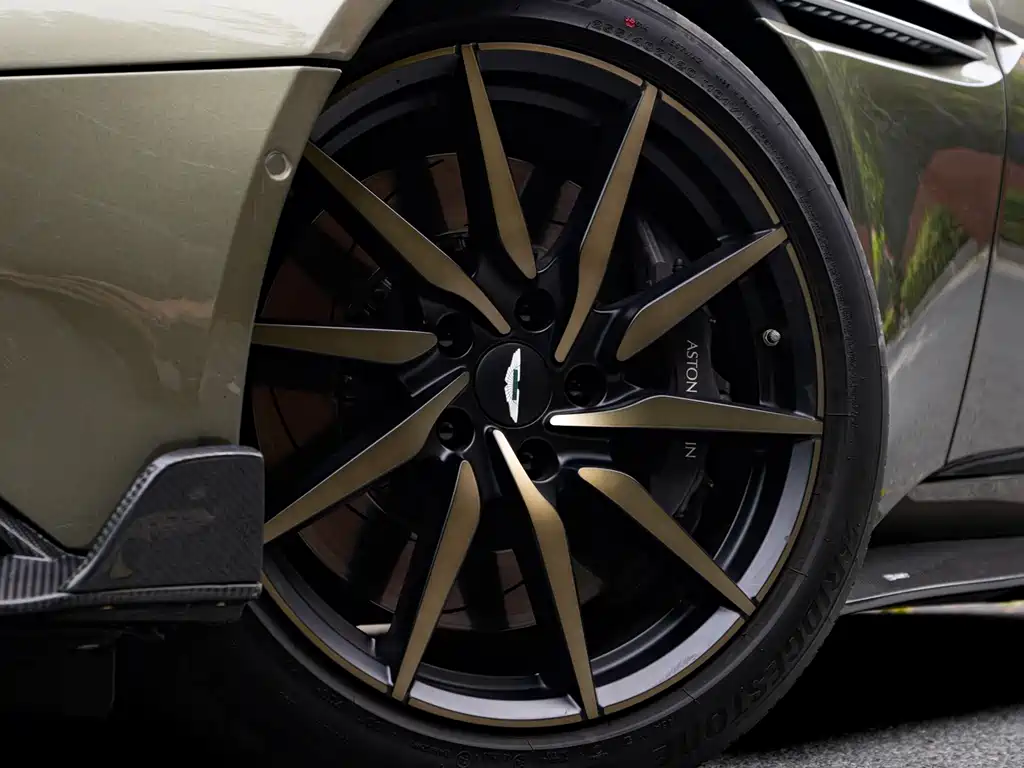 Aston Martin DB11
