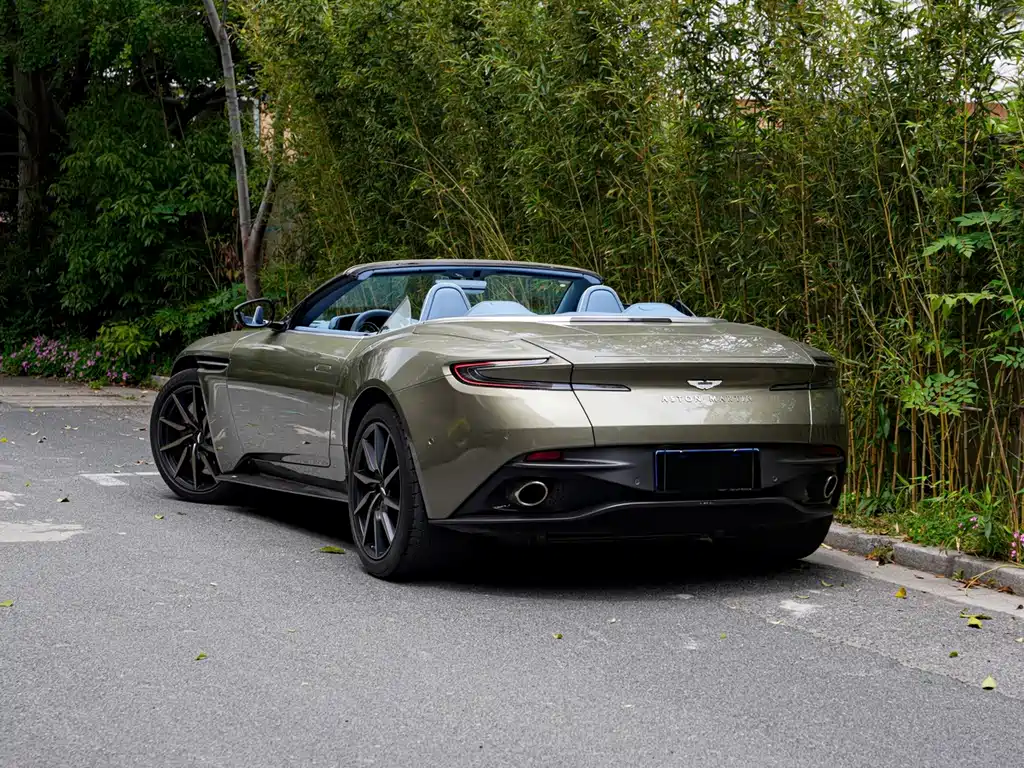 Aston Martin DB11