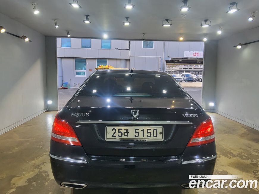 Hyundai Equus