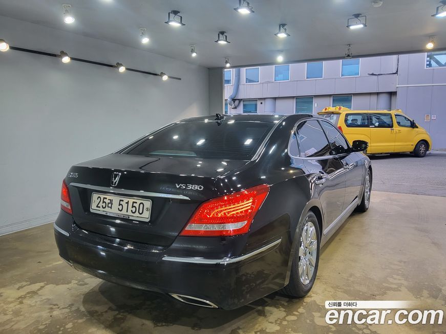 Hyundai Equus