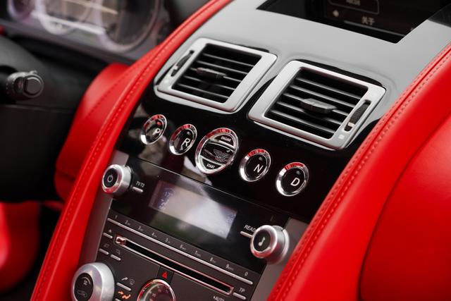 Aston Martin Aston Martin DB9