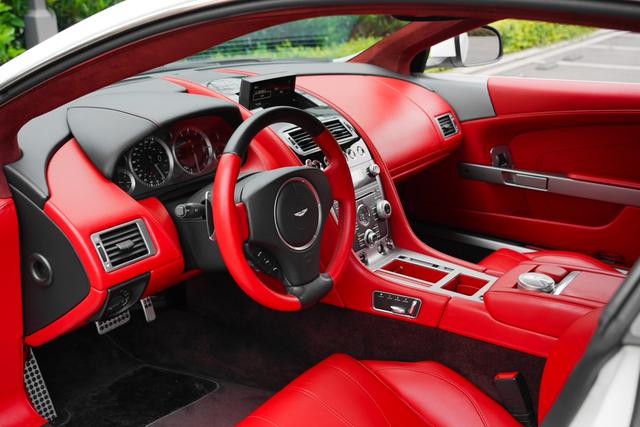 Aston Martin Aston Martin DB9
