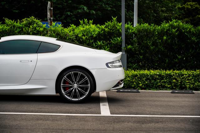 Aston Martin Aston Martin DB9