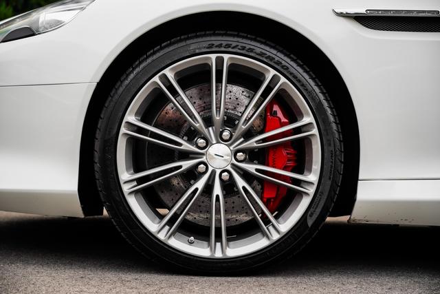 Aston Martin Aston Martin DB9