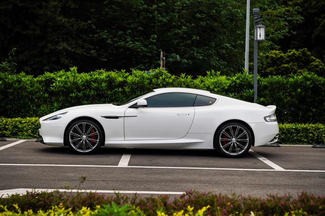 Aston Martin Aston Martin DB9