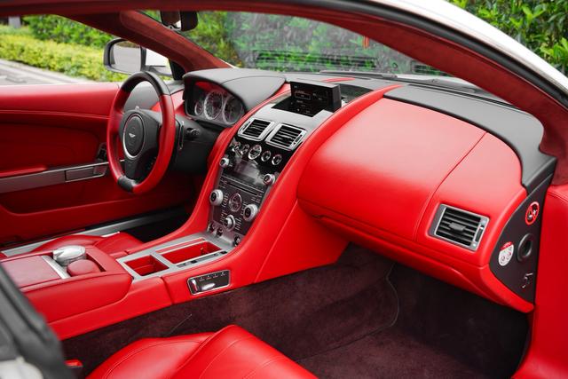 Aston Martin Aston Martin DB9