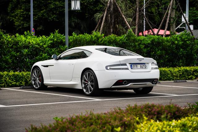 Aston Martin Aston Martin DB9