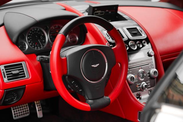 Aston Martin Aston Martin DB9