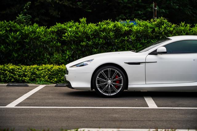 Aston Martin Aston Martin DB9