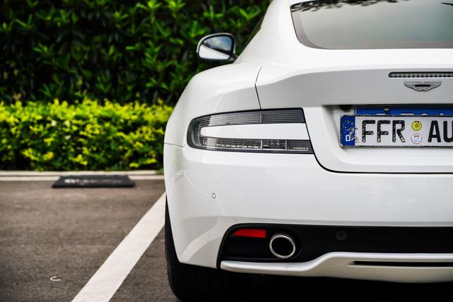 Aston Martin Aston Martin DB9