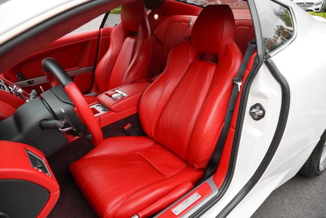 Aston Martin Aston Martin DB9
