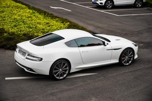 Aston Martin Aston Martin DB9