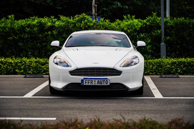 Aston Martin Aston Martin DB9