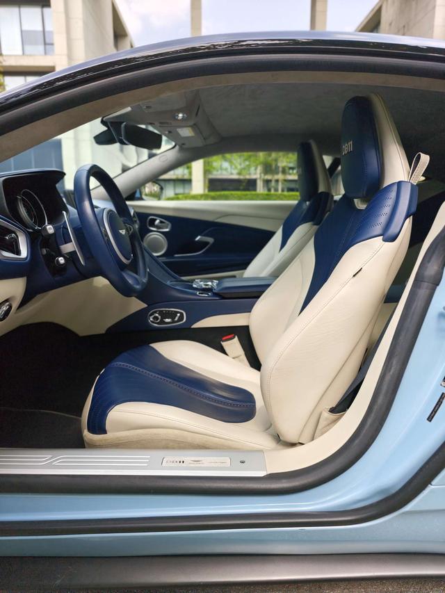 Aston Martin Aston Martin DB11