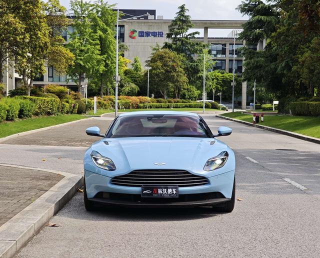 Aston Martin Aston Martin DB11