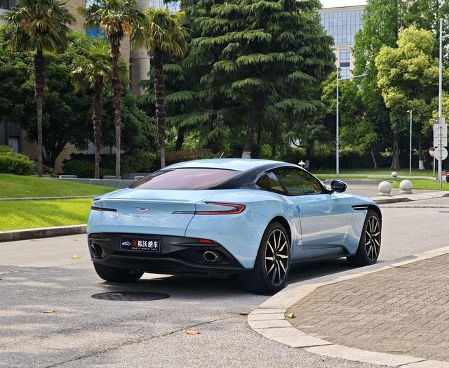 Aston Martin Aston Martin DB11