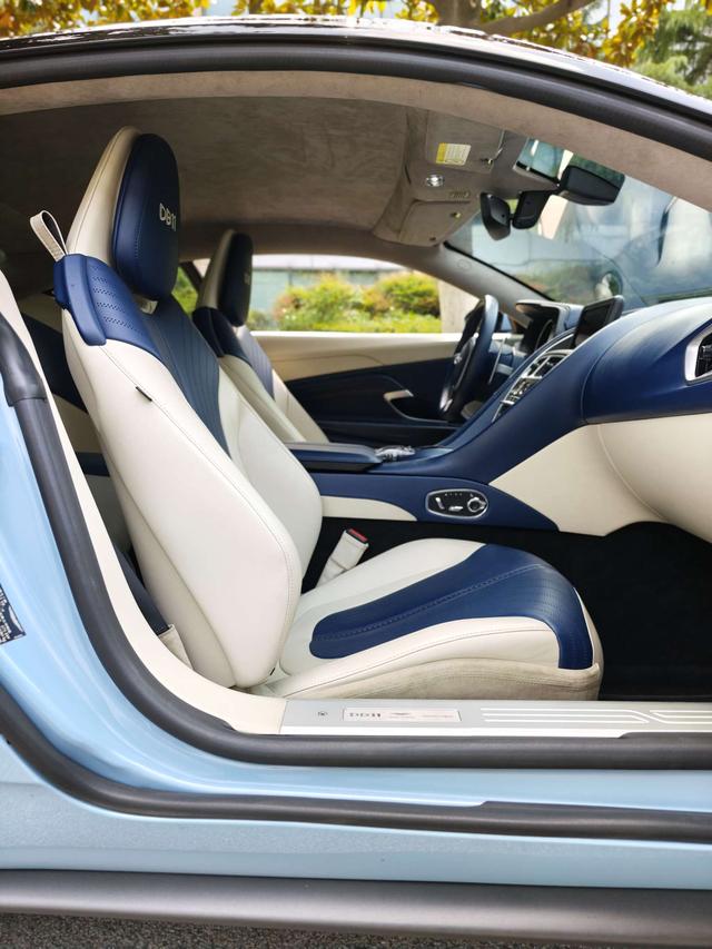 Aston Martin Aston Martin DB11