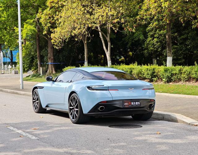 Aston Martin Aston Martin DB11