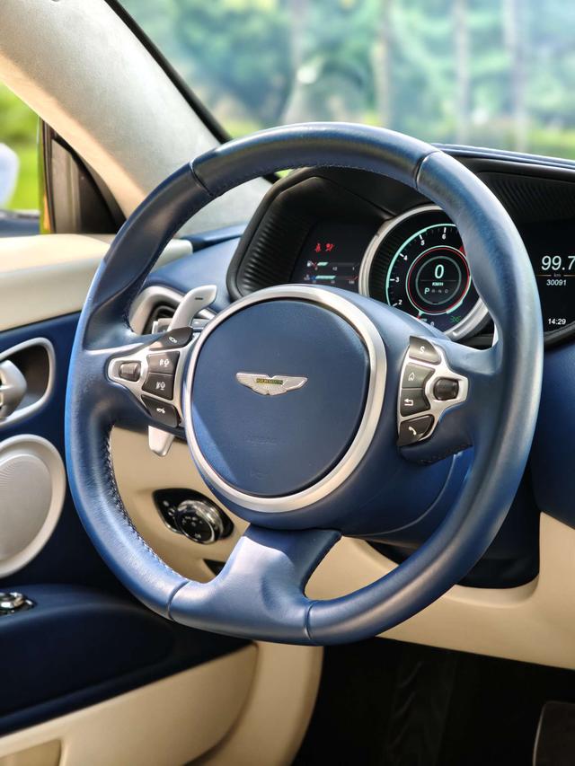 Aston Martin Aston Martin DB11
