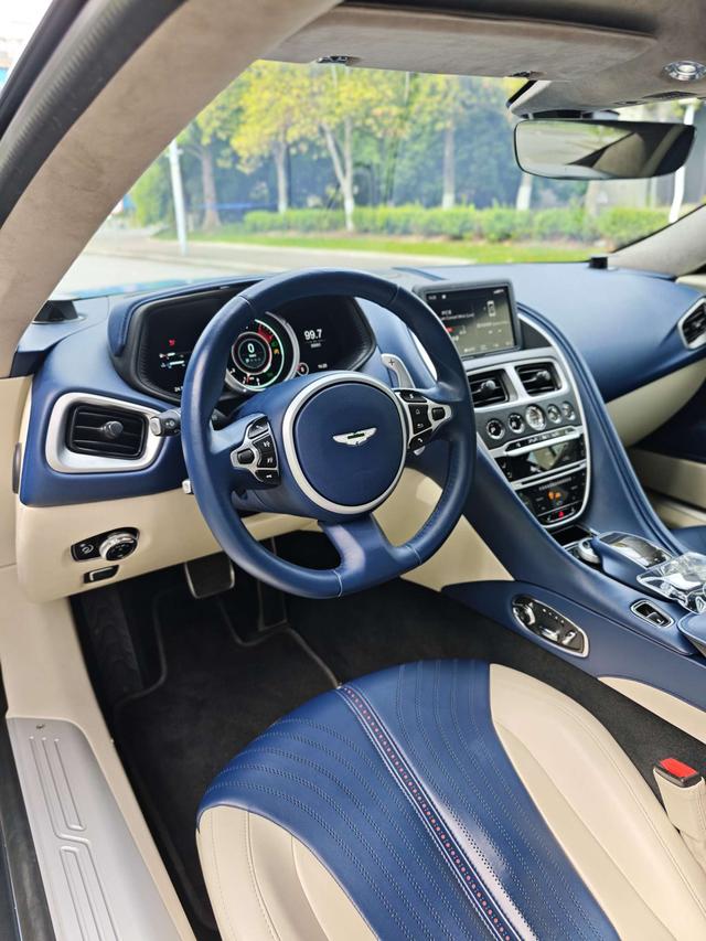 Aston Martin Aston Martin DB11