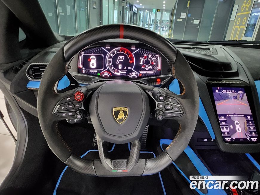 Lamborghini Revuelto