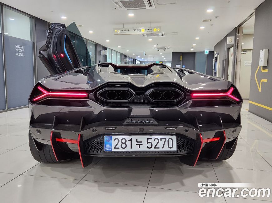 Lamborghini Revuelto