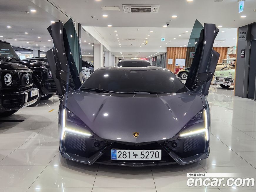 Lamborghini Revuelto