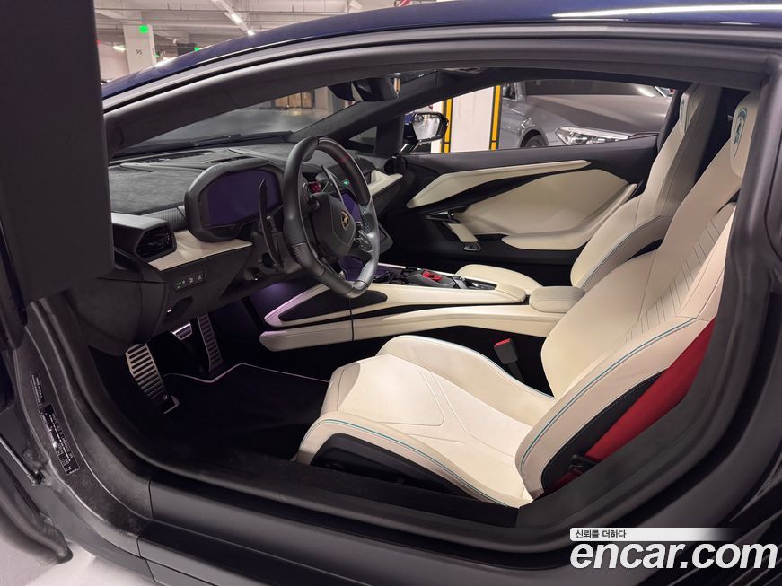 Lamborghini Revuelto