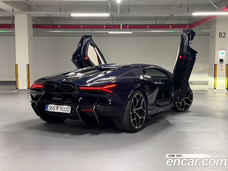 Lamborghini Revuelto