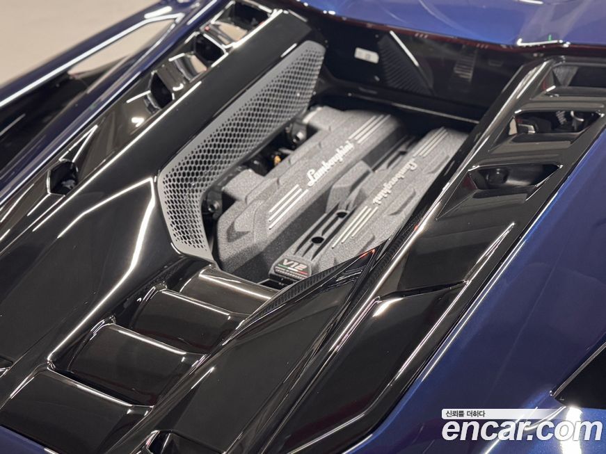 Lamborghini Revuelto