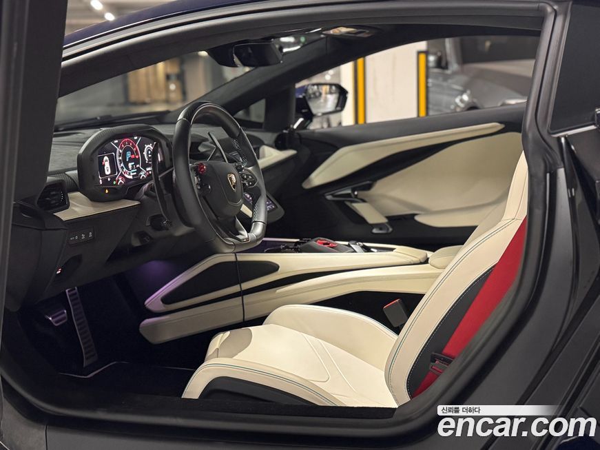 Lamborghini Revuelto