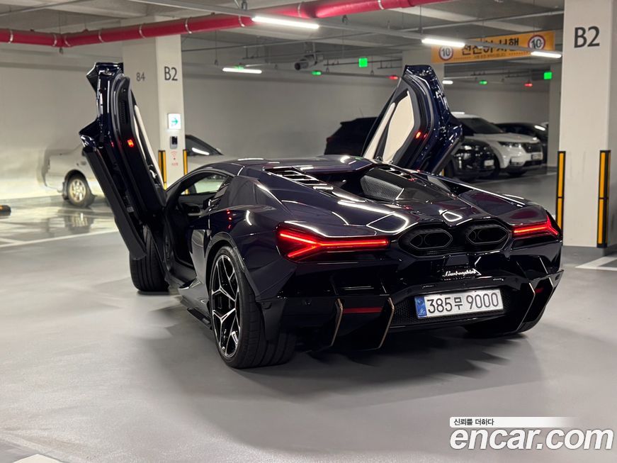 Lamborghini Revuelto