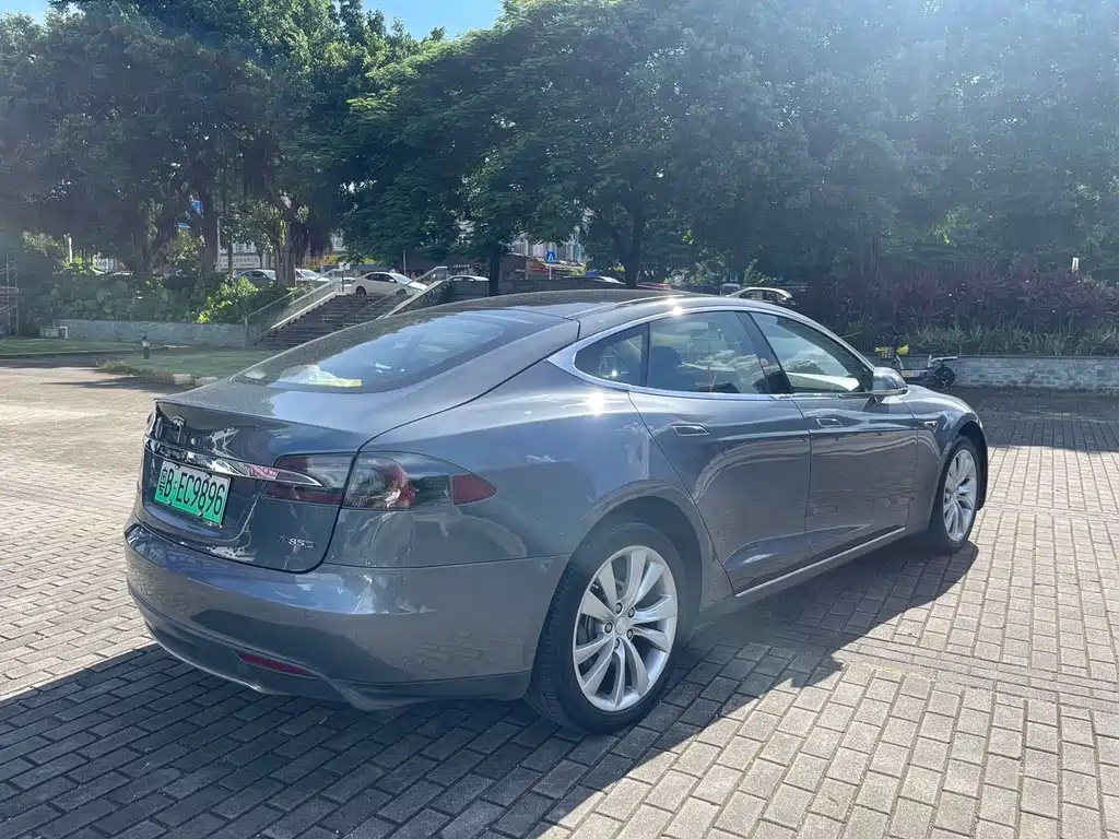 Tesla Model S