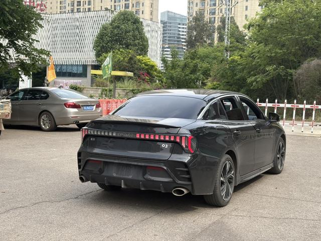Lynk Lynk & Co 03