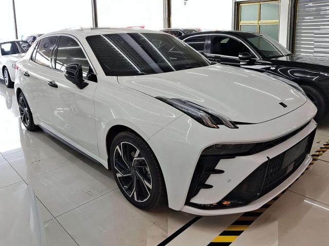 Lynk Lynk & Co 03